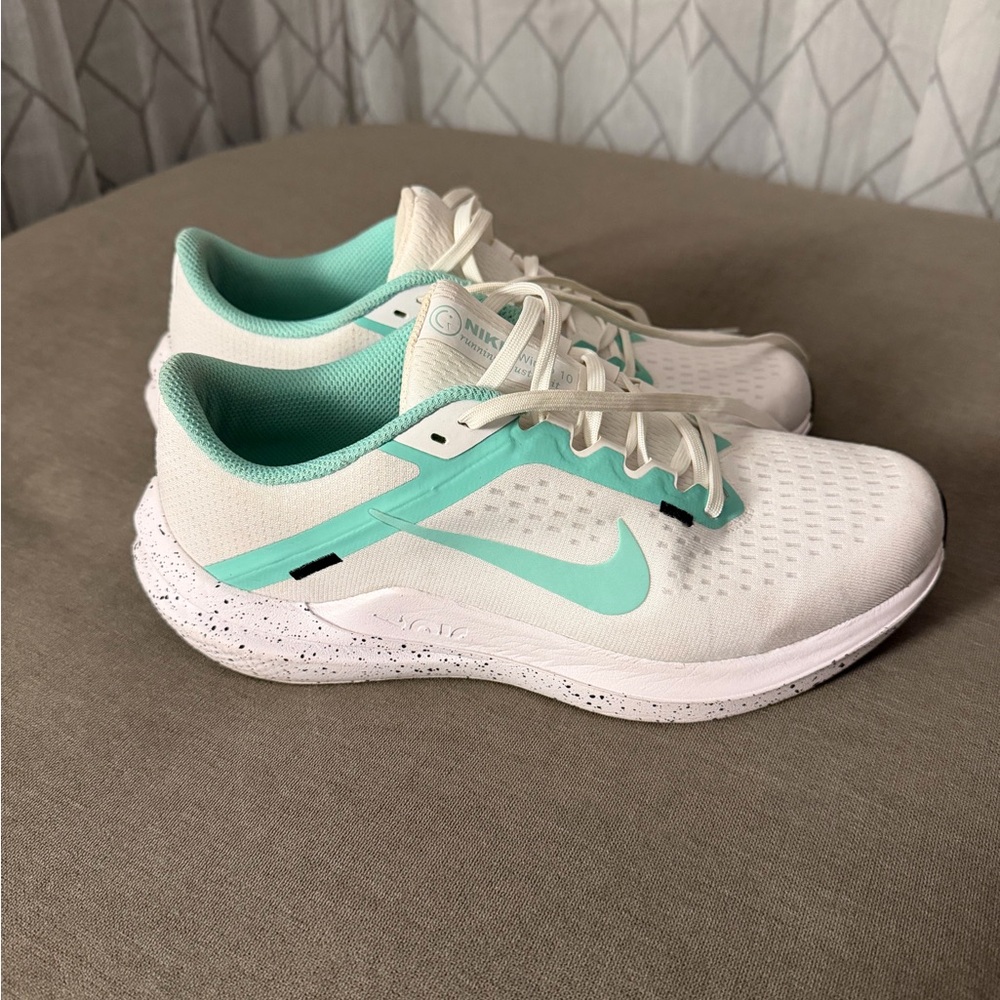 Nike Air Winflo 10 Women's Road Running Shoes - FN7106 100 - Size US 8.5